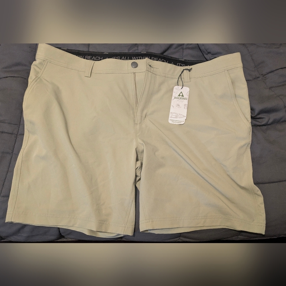 Ascend Trailhead Stretch Shorts